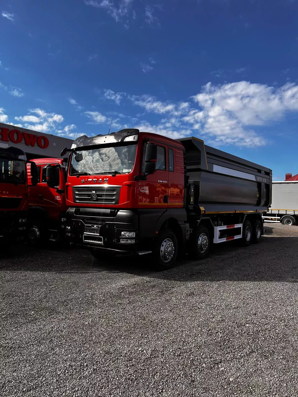 Самосвал SITRAK C7 8x4 U кузов 38м3