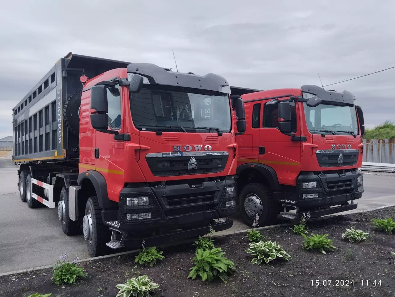 Самосвал HOWO TX 8х4 П-кузов 35м3